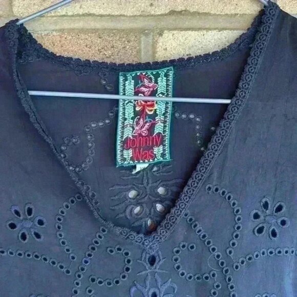 Johnny Was Black 3/4 Sleeve embroidered eyelet tunic style peasant blouse - Picture 5 of 10